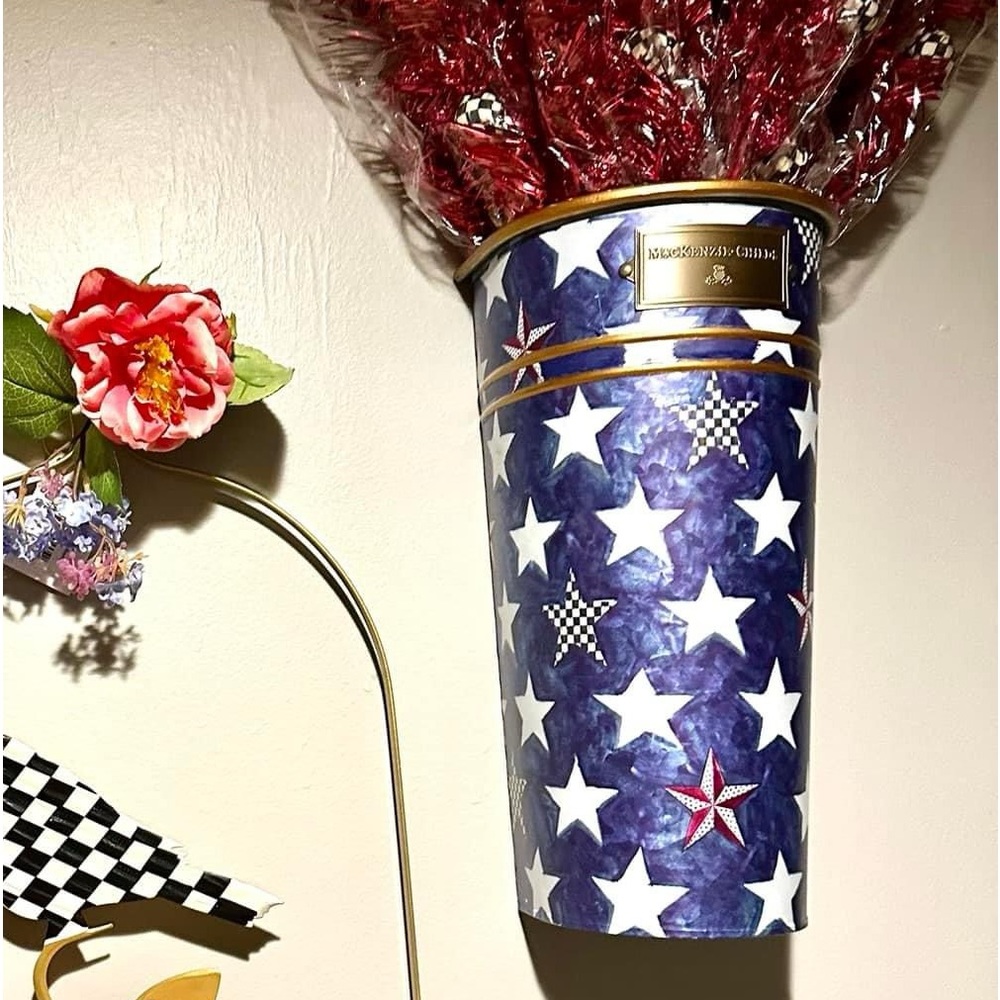 Patriotic wall bucket